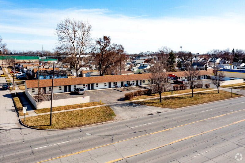 Moonlight Motel - Loopnet Photo (newer photo)